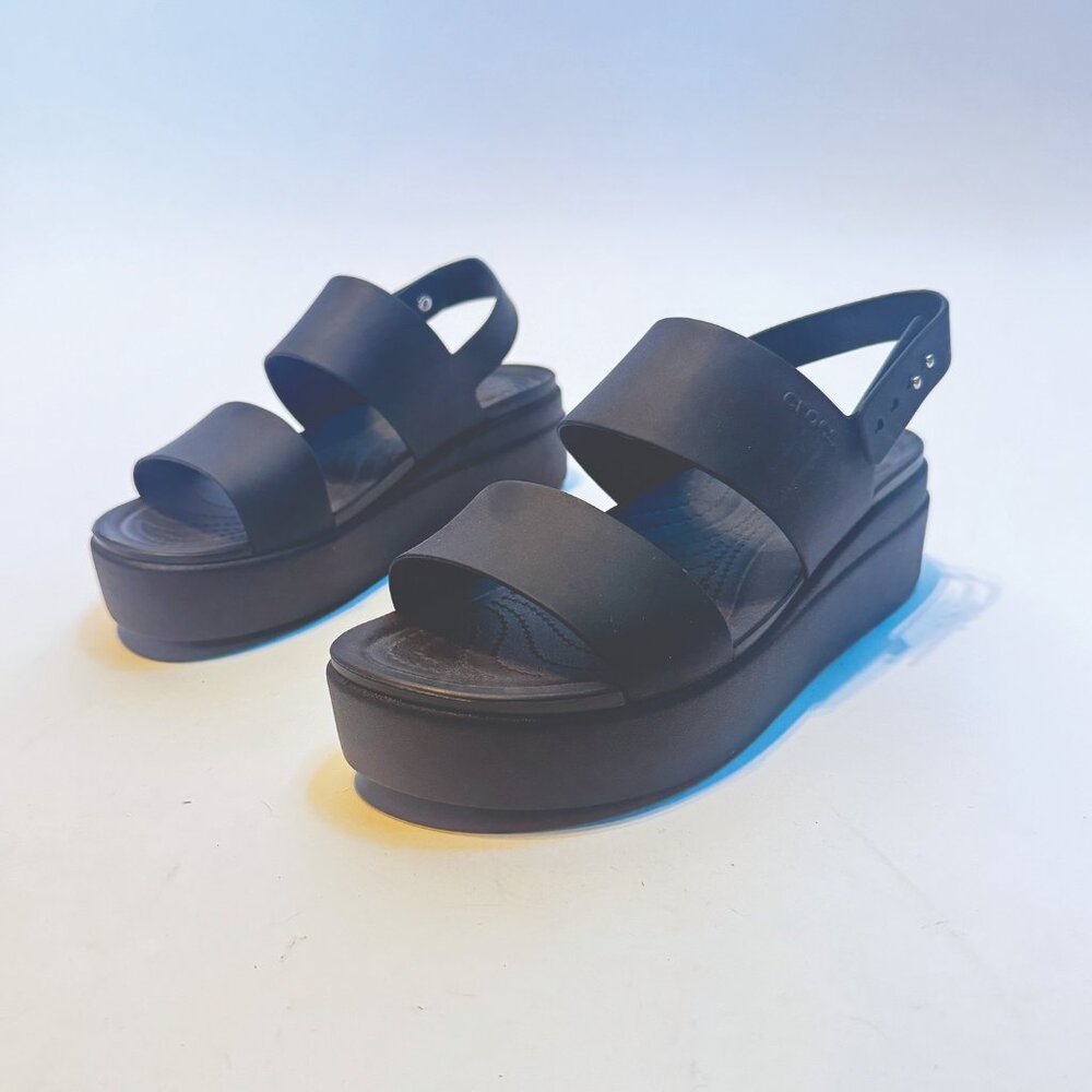 CROCS WOMENS BROOKLYN LOW WEDGE Size 9